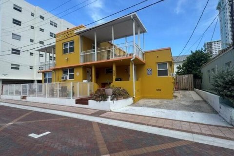 Commercial property in Hollywood, Florida 322.93 sq.m. № 2240684 - photo 6