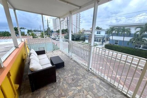 Commercial property in Hollywood, Florida 322.93 sq.m. № 2240684 - photo 18