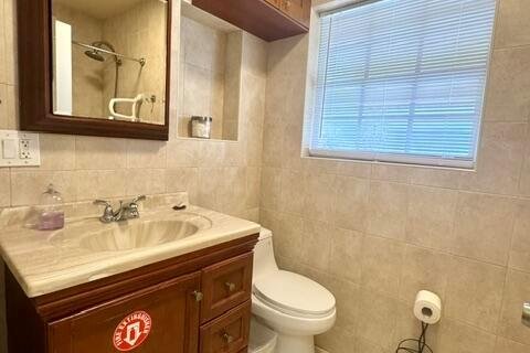 Commercial property in Hollywood, Florida 322.93 sq.m. № 2240684 - photo 22