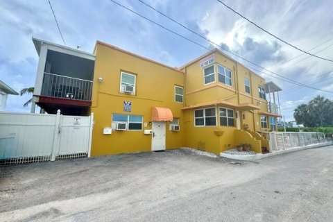 Commercial property in Hollywood, Florida 322.93 sq.m. № 2240684 - photo 3