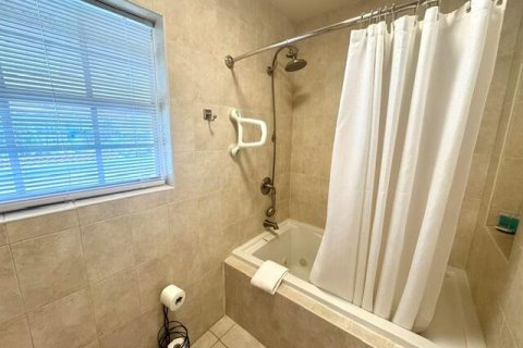 Commercial property in Hollywood, Florida 322.93 sq.m. № 2240684 - photo 23