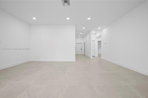 Снять в аренду виллу или дом в Уэст-Палм-Бич, Флорида 3 спальни, 172.52м2, № 1952243 - фото 24