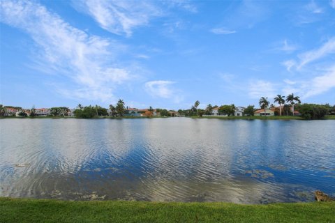 Adosado en venta en Pembroke Pines, Florida, 3 dormitorios, 131.92 m2 № 1890063 - foto 2