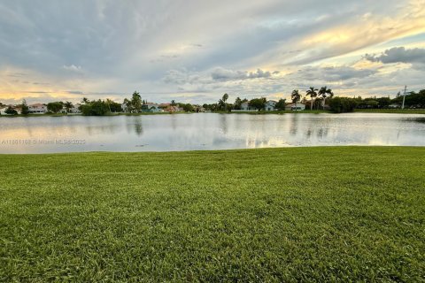 Adosado en venta en Pembroke Pines, Florida, 3 dormitorios, 131.92 m2 № 1890063 - foto 15