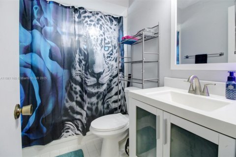 Adosado en venta en Pembroke Pines, Florida, 3 dormitorios, 131.92 m2 № 1890063 - foto 25