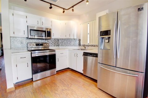 Adosado en venta en Pembroke Pines, Florida, 3 dormitorios, 131.92 m2 № 1890063 - foto 5