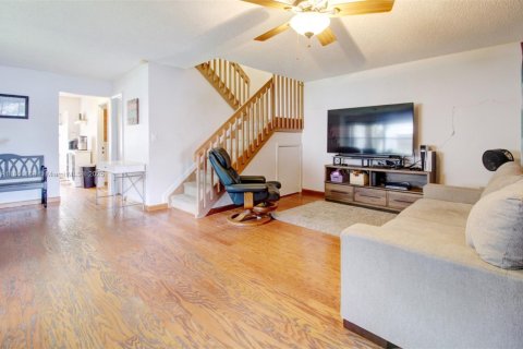 Adosado en venta en Pembroke Pines, Florida, 3 dormitorios, 131.92 m2 № 1890063 - foto 11