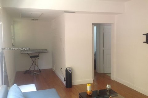 Снять в аренду кондоминиум в Майами-Бич, Флорида 1 спальня, 56.02м2, № 1941324 - фото 4