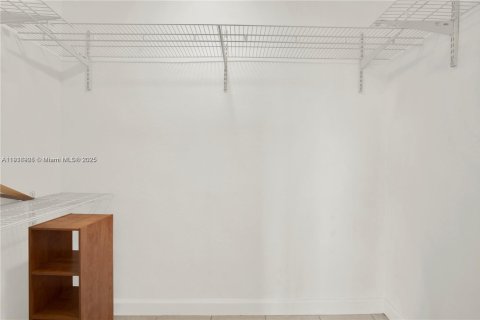 Снять в аренду кондоминиум в Хайалиа, Флорида 2 спальни, 92.72м2, № 1975143 - фото 15