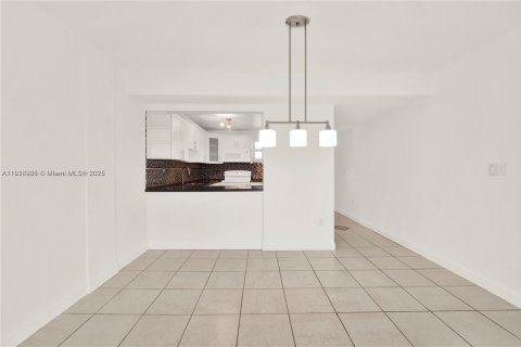 Снять в аренду кондоминиум в Хайалиа, Флорида 2 спальни, 92.72м2, № 1975143 - фото 5