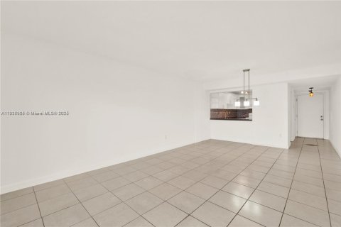 Снять в аренду кондоминиум в Хайалиа, Флорида 2 спальни, 92.72м2, № 1975143 - фото 10