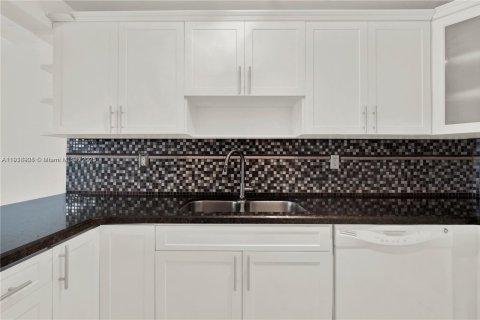 Снять в аренду кондоминиум в Хайалиа, Флорида 2 спальни, 92.72м2, № 1975143 - фото 4