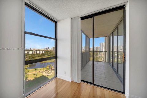 Copropriété à vendre à Aventura, Floride: 2 chambres, 107.49 m2 № 2019899 - photo 21