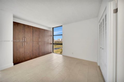 Copropriété à vendre à Aventura, Floride: 2 chambres, 107.49 m2 № 2019899 - photo 15