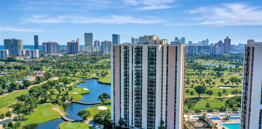 Condo à Aventura, Floride, 2 chambres № 2019899