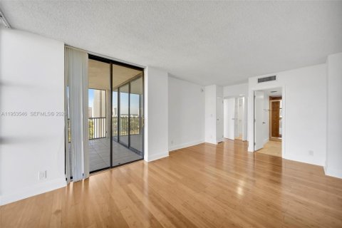 Copropriété à vendre à Aventura, Floride: 2 chambres, 107.49 m2 № 2019899 - photo 20