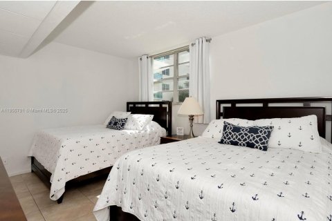 Condo in Hollywood, Florida, 1 bedroom  № 2052823 - photo 7