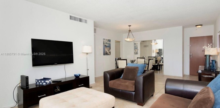 Condo in Hollywood, Florida, 1 bedroom  № 2052823