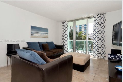 Condo in Hollywood, Florida, 1 bedroom  № 2052823 - photo 3