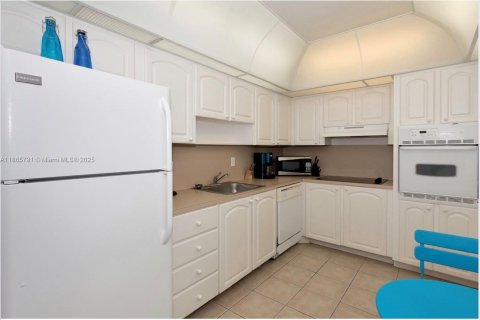 Condo in Hollywood, Florida, 1 bedroom  № 2052823 - photo 5