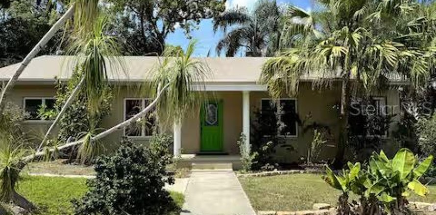 House in Winter Haven, Florida 2 bedrooms, 140.93 sq.m. № 1806593
