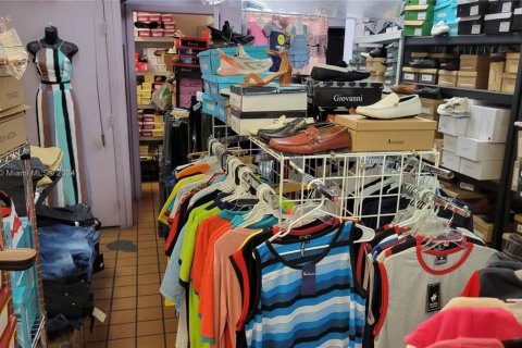 Commercial property in Hialeah, Florida № 1860407 - photo 13