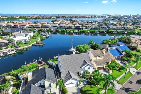 House in Apollo Beach, Florida 3 bedrooms, 357.67 sq.m. № 1905643 - photo 5