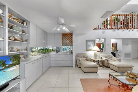 Купить виллу или дом в Аполло-Бич, Флорида 3 комнаты, 357.67м2, № 1905643 - фото 21