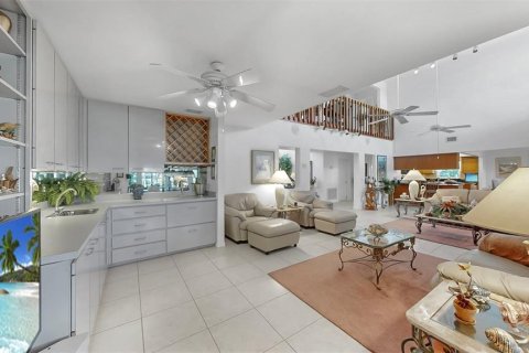 House in Apollo Beach, Florida 3 bedrooms, 357.67 sq.m. № 1905643 - photo 20