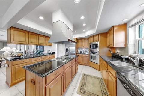House in Apollo Beach, Florida 3 bedrooms, 357.67 sq.m. № 1905643 - photo 26