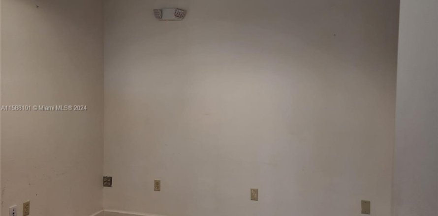 Office in Doral, Florida № 1177223