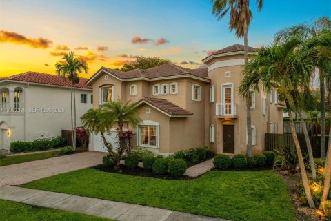 House in Doral, Florida 6 bedrooms, 328.97 sq.m. № 2066277 - photo 12