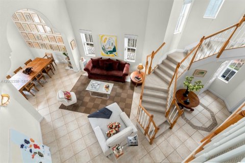 House in Doral, Florida 6 bedrooms, 328.97 sq.m. № 2066277 - photo 5