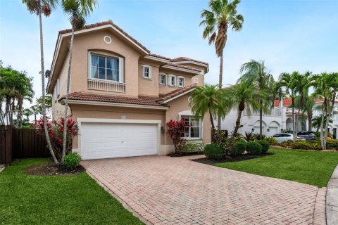 House in Doral, Florida 6 bedrooms, 328.97 sq.m. № 2066277 - photo 11