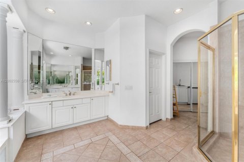 House in Doral, Florida 6 bedrooms, 328.97 sq.m. № 2066277 - photo 28