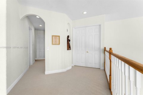 House in Doral, Florida 6 bedrooms, 328.97 sq.m. № 2066277 - photo 23