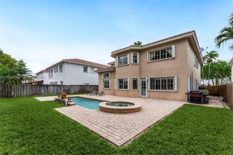 House in Doral, Florida 6 bedrooms, 328.97 sq.m. № 2066277 - photo 2