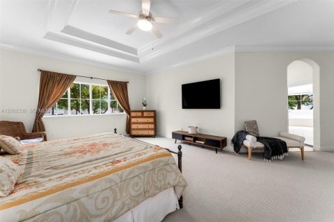 House in Doral, Florida 6 bedrooms, 328.97 sq.m. № 2066277 - photo 25