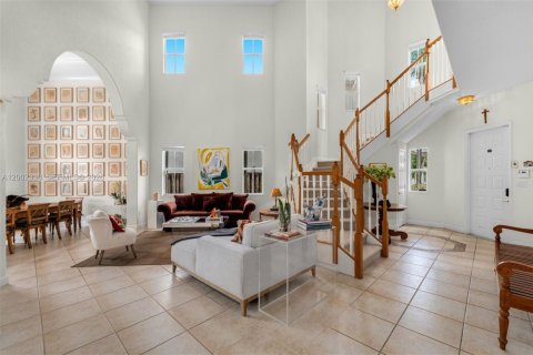 House in Doral, Florida 6 bedrooms, 328.97 sq.m. № 2066277 - photo 21