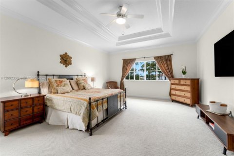 House in Doral, Florida 6 bedrooms, 328.97 sq.m. № 2066277 - photo 9