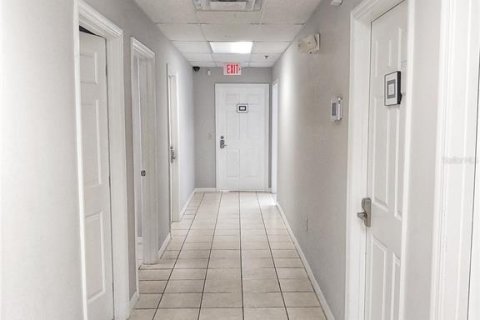 Immobilier commercial à louer à Orlando, Floride: 204.85 m2 № 1377813 - photo 4