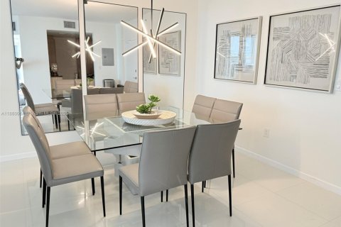 Copropriété à louer à Bal Harbour, Floride: 2 chambres, 98.1 m2 № 1889969 - photo 3