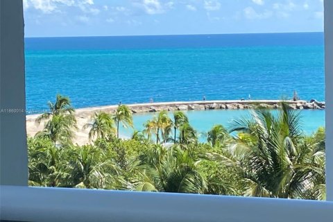 Copropriété à louer à Bal Harbour, Floride: 2 chambres, 98.1 m2 № 1889969 - photo 14