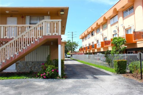 Купить кондоминиум в Хайалиа, Флорида 1 спальня, 54.91м2, № 1821612 - фото 3