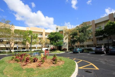 Condo in Tamarac, Florida, 2 bedrooms  № 2076692