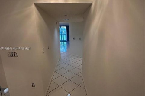 Condo in Tamarac, Florida, 2 bedrooms  № 2076692 - photo 3