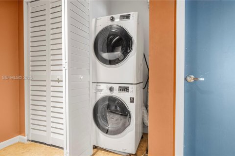 Copropriété à vendre à Miami, Floride: 2 chambres, 88.26 m2 № 2435226 - photo 17