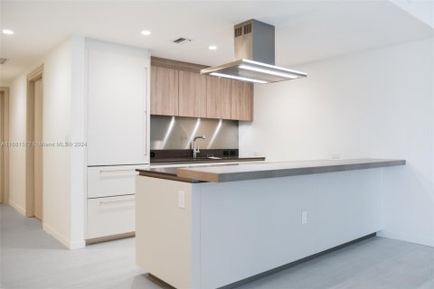 Condo in Miami, Florida, 1 bedroom  № 1702997 - photo 5