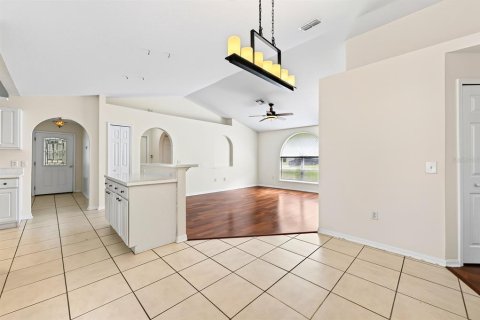 House in Winter Garden, Florida 4 bedrooms, 172.15 sq.m. № 2393582 - photo 9