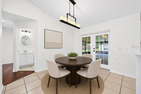 House in Winter Garden, Florida 4 bedrooms, 172.15 sq.m. № 2393582 - photo 8